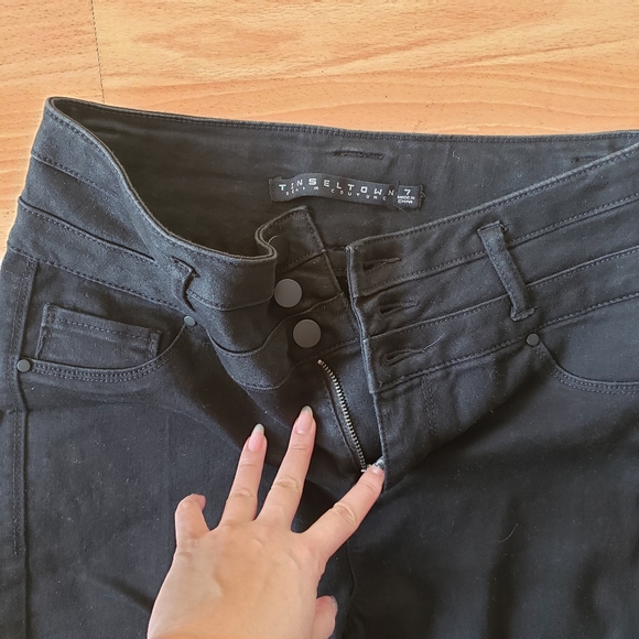 Black high waisted jeans multiple buttons - Picture 2 of 3